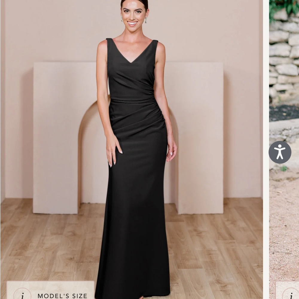Dawson Crepe dress from Reverly. Size 14